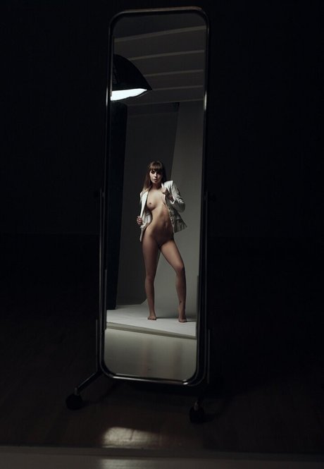 Michela Elley hübsche akt galerie