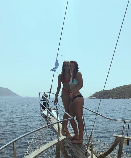 Jodie Anna Burrage kunst erotische bilder