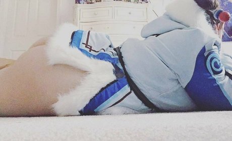 Senpai Sara perfekte akt fotos