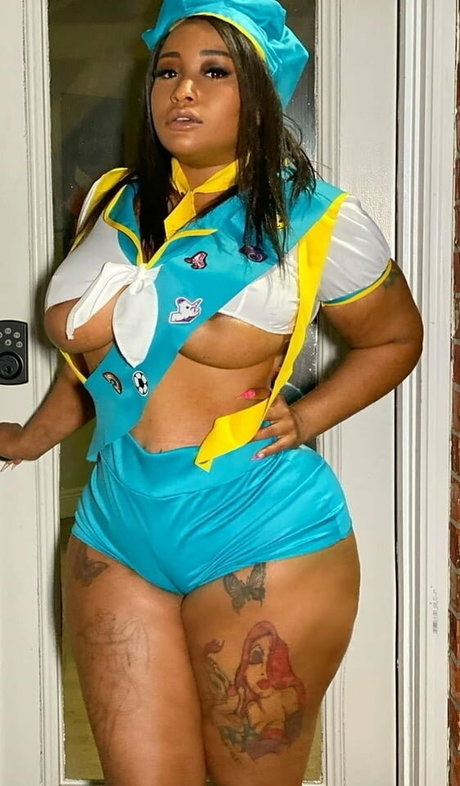 MsNikiarenee sexy erwachsene fotos