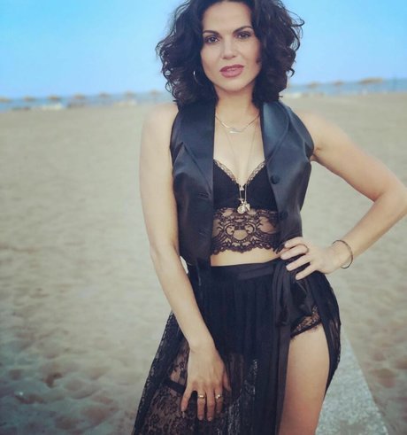 Lana Parrilla perfekte foto