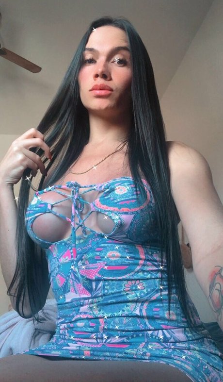 Kelly Perutchelly exklusive kostenlose bild