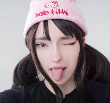 Mewlyni nackt hübsche bilder