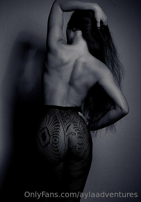 aylaadventures schauspielerin nette galerien