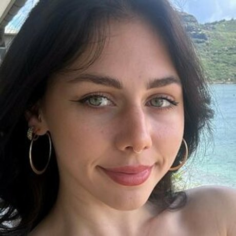 Mayalane Mayaneu porno hübsche bild