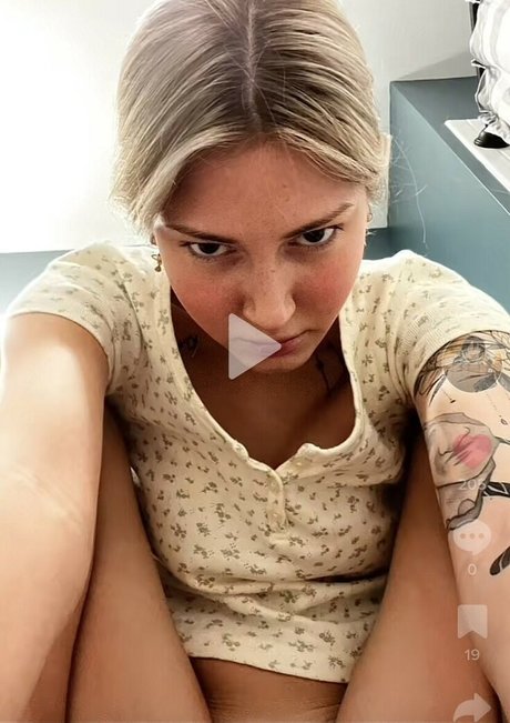 Stinkypoopyfartface nackt porno galerien