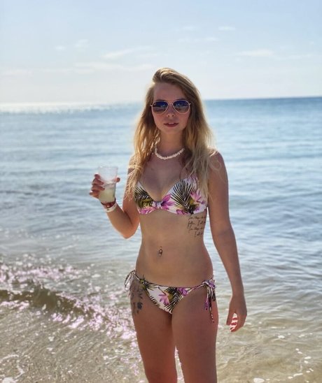 HalieeandKendra kunst heiße galerien