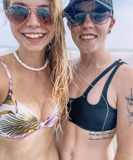 HalieeandKendra top fotos