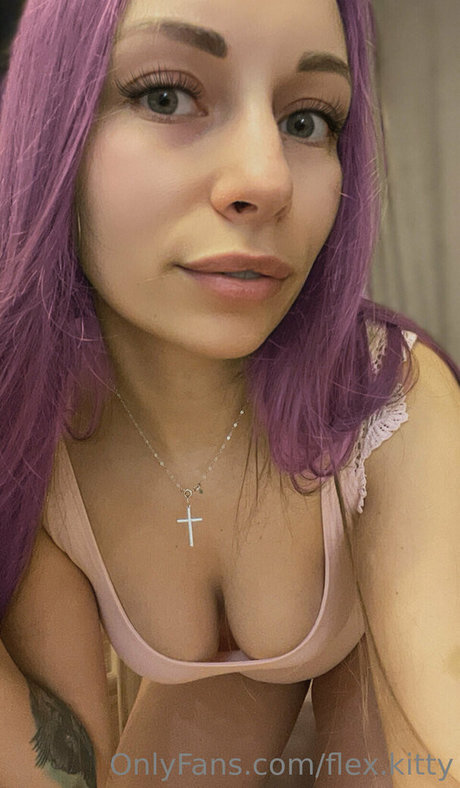 Flex Kitty xxx nackt foto