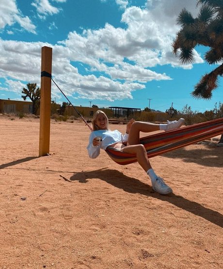 Lana Rh0ades perfekte nacktheit bilder