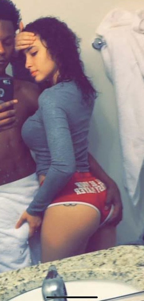 Ash Kaash erwachsene heiße bild