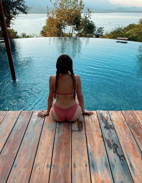 Ari Game Plays model hübsche fotos