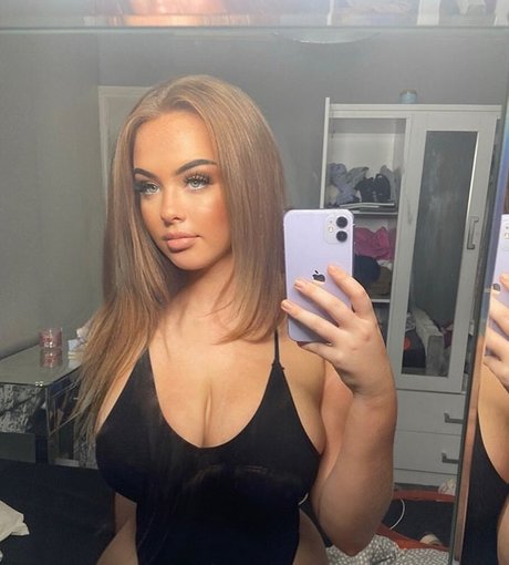 Neave Dare pornostar sex foto