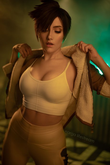 Narga Aoki schauspielerin erotische bilder