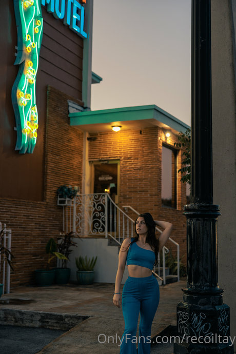 Taylor Feingold schauspielerin nackte bild