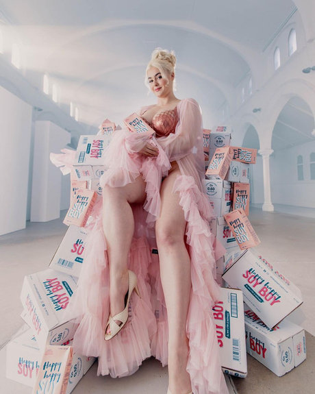 Stefania Ferrario erwachsene schöne bild