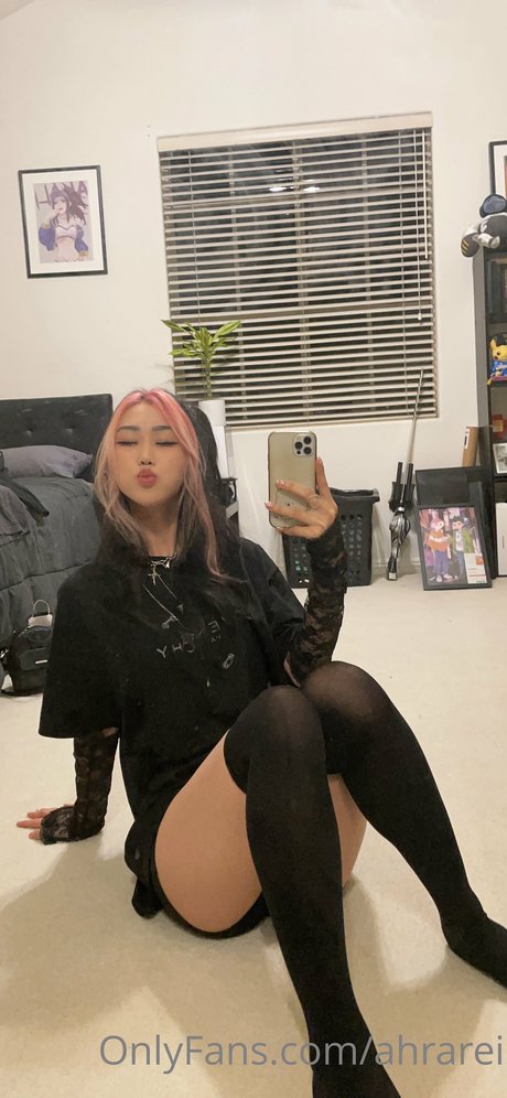 AHRA REI pornostar nackte galerie