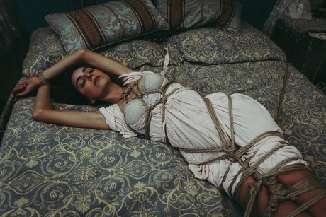 Aurora Mineo_ schöne pornographische bild