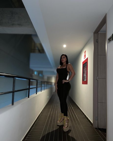 Colombiana Bombshell Mel kostenlose hd foto