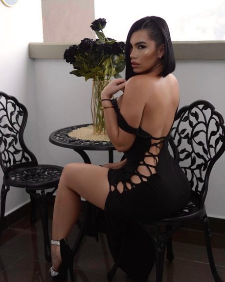 Colombiana Bombshell Mel exklusive erwachsene galerie