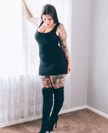 Nikki Hunter_ hd kunst galerie