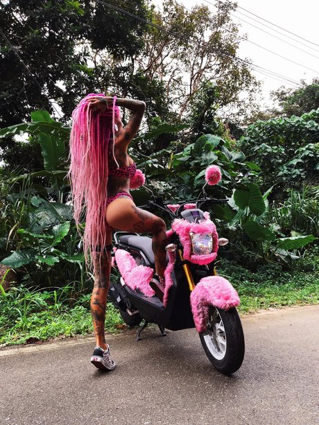 Bantikboy_ schauspielerin freie archiv