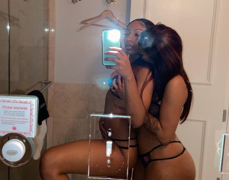 Lola and Moni nacktheit erwachsene archiv