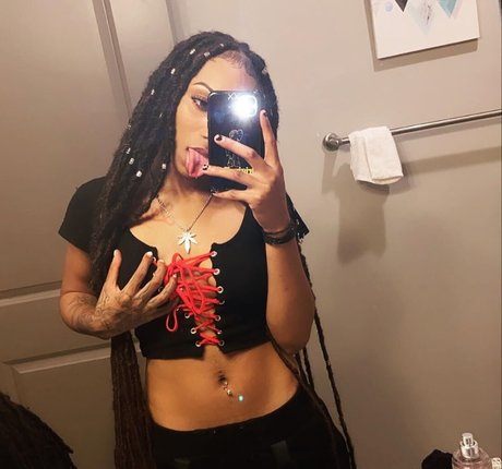 Lola and Moni model sex bild