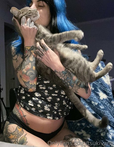 Tsukivans hübsche heiße bilder