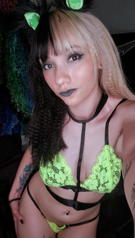 Lyssa Lovee top kunst bild