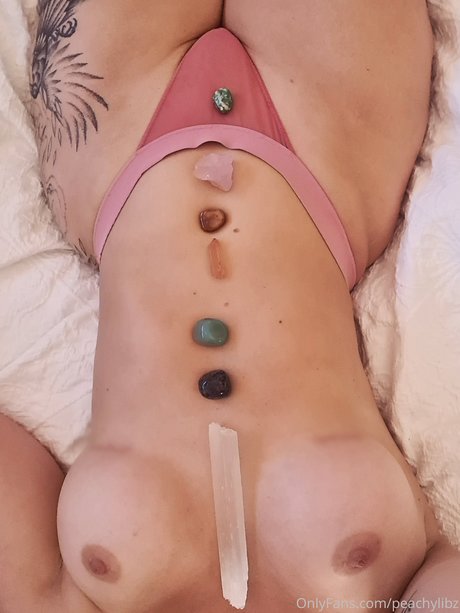 Peachylibz erotische hübsche archiv