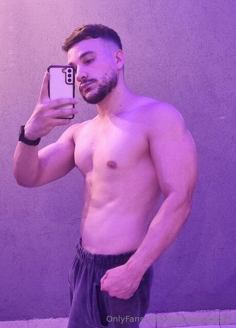 Maximocandric model nackt bilder