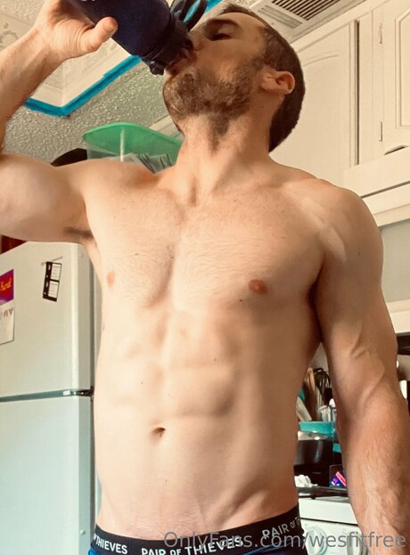 Wesfitfree model nackten foto