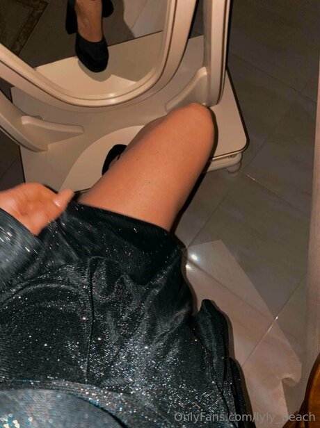 Lyly Peach xxx sexy archiv