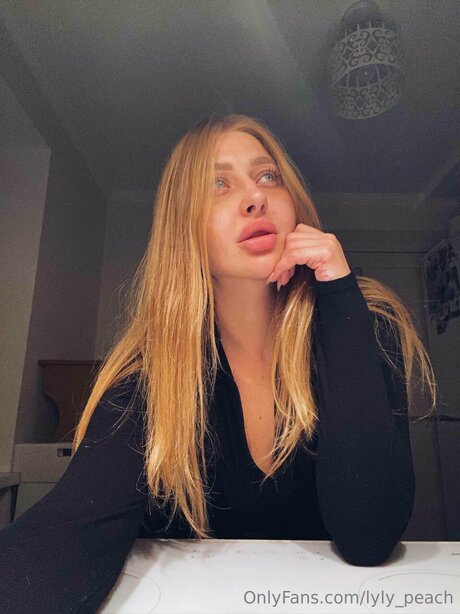 Lyly Peach kunst freie galerie