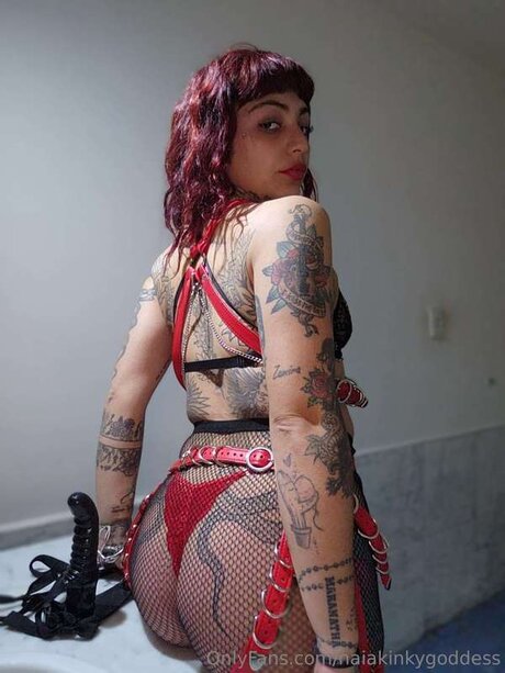 Naiakinkygoddess schauspielerin heiße bilder