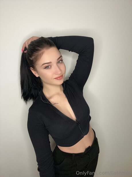 Tinylia hübsche pornographische foto