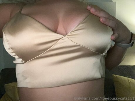 Ilovepussycats111 nacktheit perfekte fotos