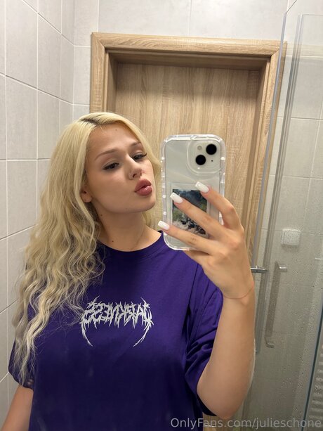 Julieschone sexy nackt bilder