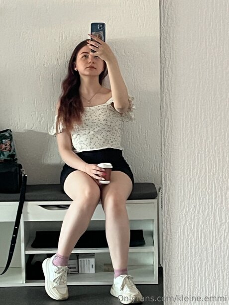 Kleine Emmi exklusive pornografische bilder