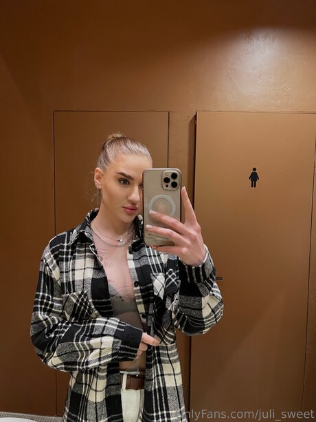 Juli Sweet perfekte heiße fotos