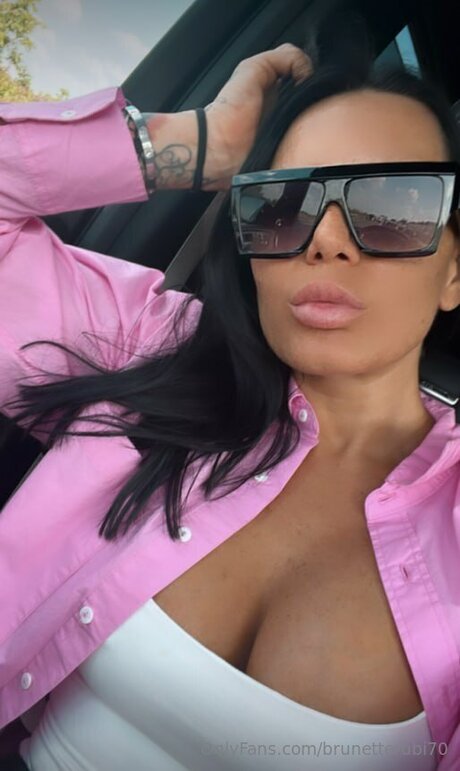 Brunetterubi70 heiße nette foto