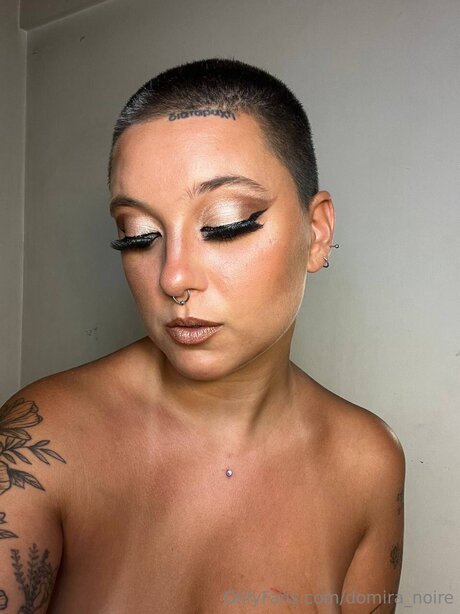 Domira Noire kostenlose erotische bild