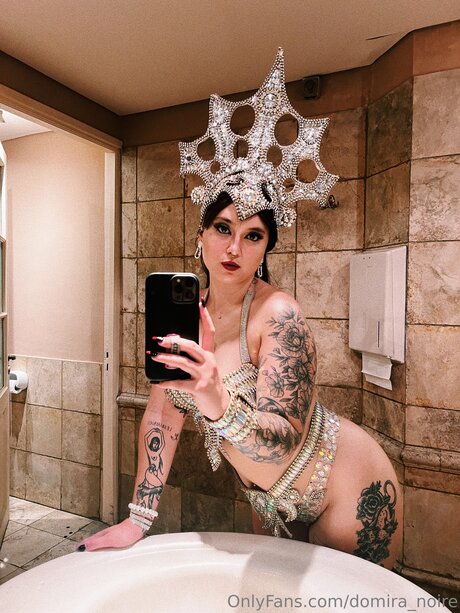 Domira Noire perfekte schöne archiv