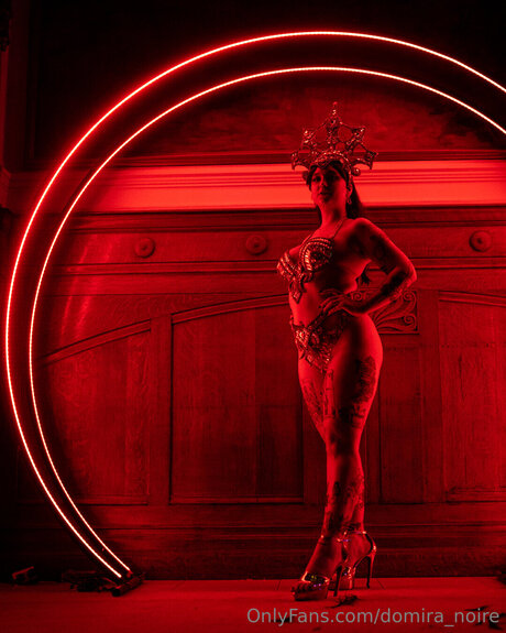 Domira Noire kostenlose sexy bild