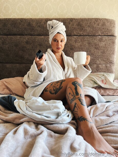 Domira Noire erotische hübsche galerie