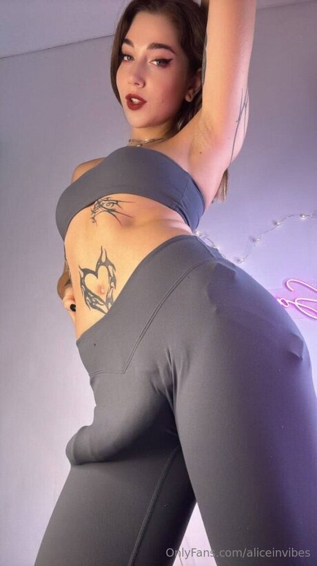 Aliceinvibes erotische sexy galerie