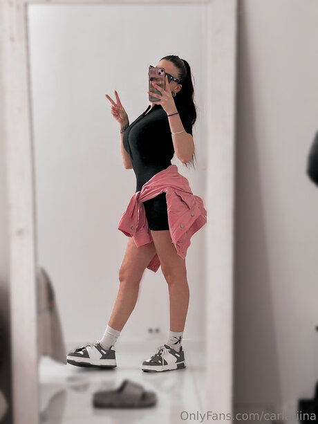 Carlatiina schöne nackt foto