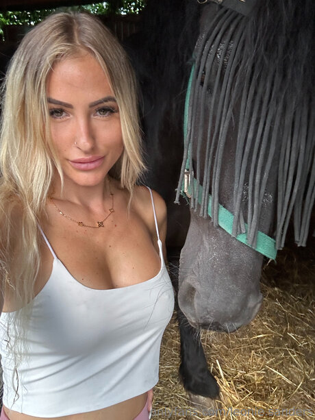 Leonie Sanders xxx nackten foto