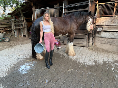 Leonie Sanders top nackte fotos